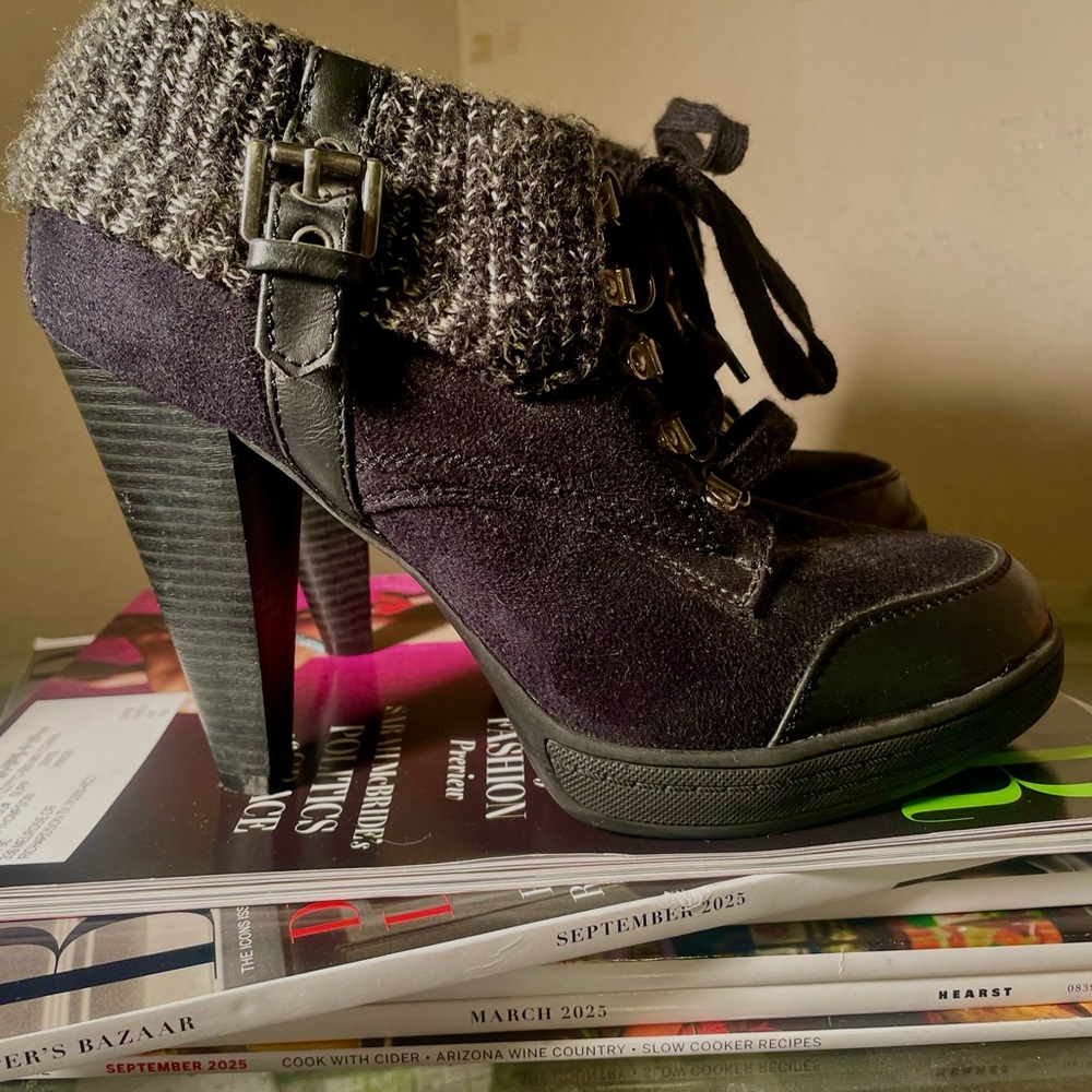 Stylish Black Ankle Boots with Knit Cuff Sz 8
